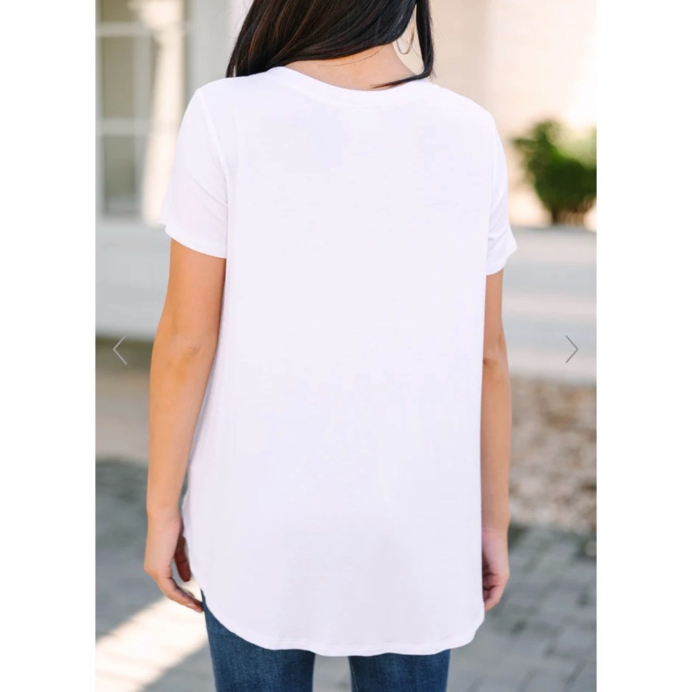 Nwot The Mint Julep Boutique White Scoop Neck Basic Stretchy Tee View 2